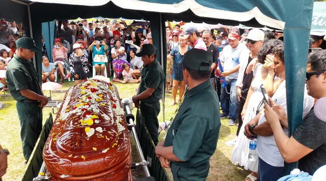  'Ingeniero Bailarín' es enterrado en Jardines del Edén de Iquitos. Créditos: Yazmín Araujo / URPI-LR   