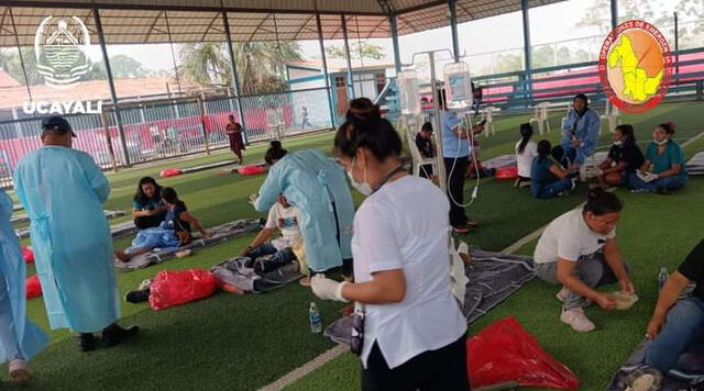  Afectados siendo atentidos por médicos. Foto: Ministerio de Defensa   