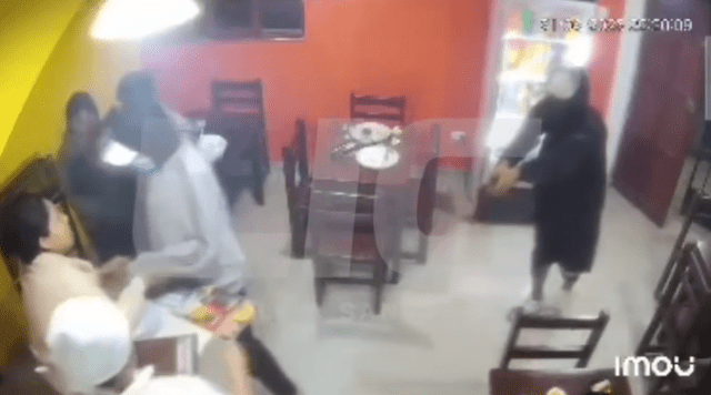  Cámaras de seguridad registran asalto a pollería en Huacho.   