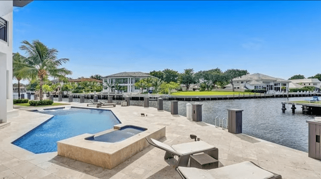  La piscina con salida al mar. Foto: Compass Florida LLC    