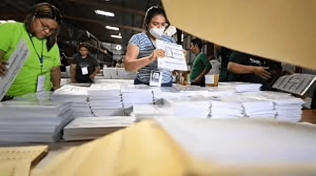 Las autoridades electorales se preparan para las Elecciones en El Salvador. Foto: AFP   