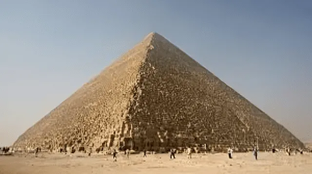  La Gran Pirámide de Guiza sirvió como tumba para el faraón Keops de la IV dinastía. Foto: Freepick.   