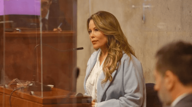  Cathy Barriga enfrenta varias acusaciones legales, incluyendo malversación de fondos durante su gestión en la municipalidad de Maipú, lo que ha derivado en su actual arresto domiciliario. Foto: Agencia uno   