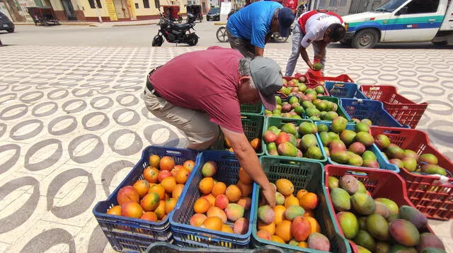 Productores llegaron a regalar su mercadería tras sobreproducción. Foto: Emmanuel Moreno   