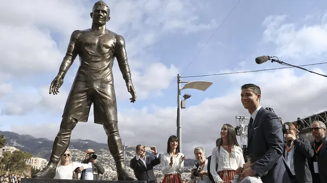 Los mejores futbolistas que fueron inmortalizados con estatuas en el mundo