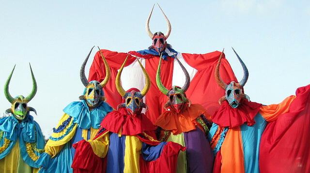  Todas las personas que asisten al carnaval se visten de vejigantes para seguir con la tradición. Foto: Puerto Rico Days Trip   