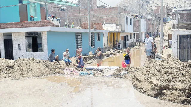  TLas fuertes lluvias por 'El Niño' y Yaku dejaron miles de familias damnificadas y afectadas en la región La Libertad. Foto: Yolanda Goicochea/URPI-LR   