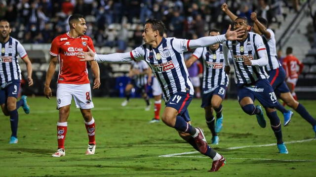 Cristian Benavente registró su primera experiencia en el fútbol peruano con la camiseta de Alianza Lima. Foto: Alianza Lima.   