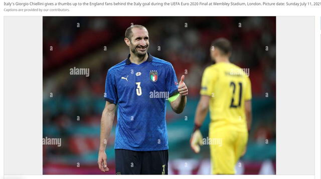  &nbsp;El capitán de la selección italiana, Giorgio Chiellini, se presentó con un brazalete normal el 11 de julio de 2021. Foto: captura en web / Alamy.&nbsp;   