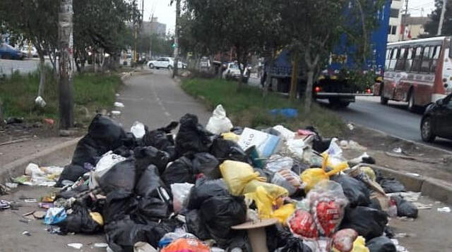  Basura en la ciclovía universitaria en San Martín de Porres. Foto: difusión.   