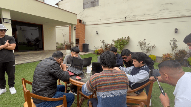  Los cinco estudiantes durante la ronda 1. Foto: captura de pantalla/HackeMate/YouTube   