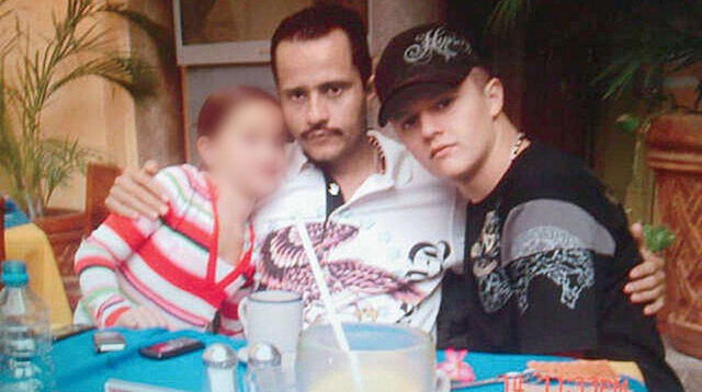 El Menchito junto a su padre, el líder del cártel mexicano CJNG. Foto: Diario Cambio 22    