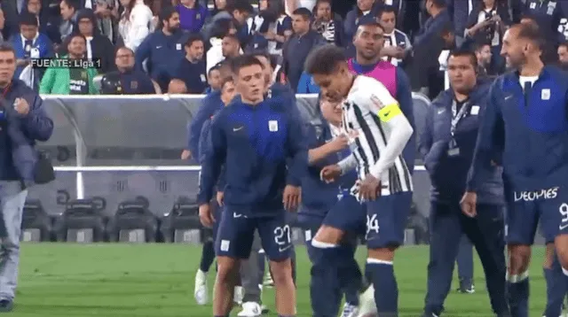 Paolo Guerrero conversando con Catriel Cabellos al final del partido. Foto: captura de L1 MAX   