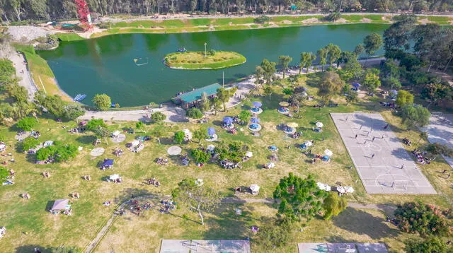 Los clubes metropolitanos de Lima ofrecen servicios como campos de fútbol y piscinas. Foto: Serpar   