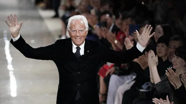  Giorgio Armani se encontraba muy presente en sus pasarelas, pese a que su avanzada edad. Foto: EFE   