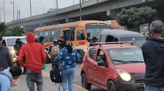 Situación en paradero Plaza Norte. Foto: Kevinn García.    