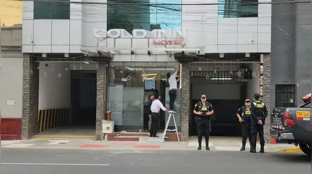 Detonación causa daños en fachada de hotel Gold Inn. Foto: Francisco Erazo.   