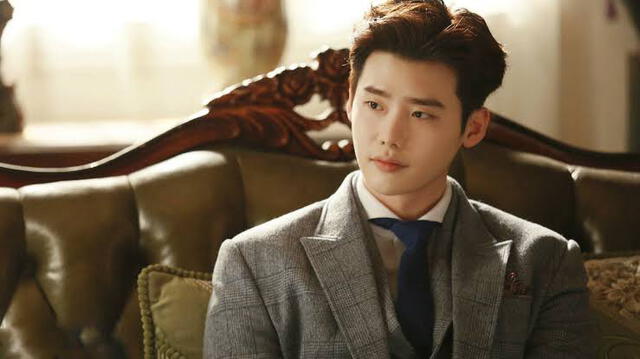 Lee Jong Suk en el dorama “Jade Lover”, 2019.