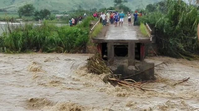 Lambayeque: Puente Tablazos se desplomó y dejó al menos 10 caseríos aislados