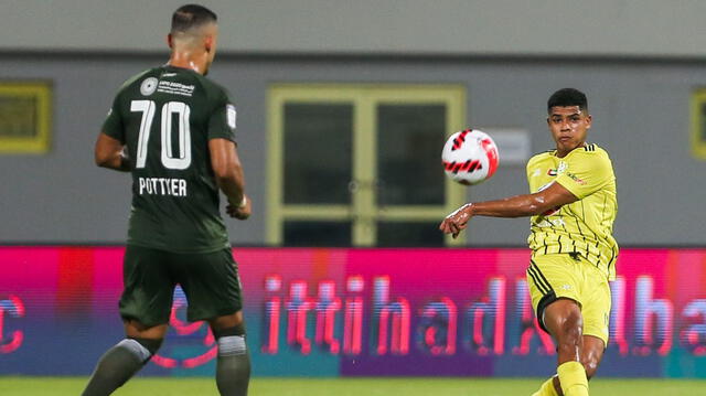 Wilder Cartagena ha jugado 4 partidos de titular en estas cinco primeras fechas del torneo. Foto: Ittihad Kalba