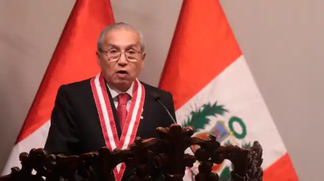 Admiten denuncia constitucional contra Pedro Chávarry y César Hinostroza Admiten denuncia constitucional contra Pedro Chávarry y César Hinostroza
