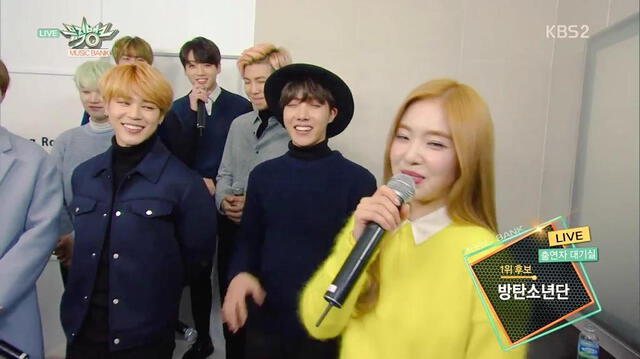 2016: Jimin de BTS captado sonriendo mientras observa a Irene de Red Velvet.