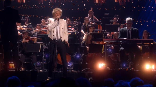 Rod Stewart cerrando los Brit Awards 2020