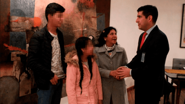 Lilia Paredes y sus hijos se encuentran en México tras dejar el país gracias a un salvoconducto. Foto: Twitter