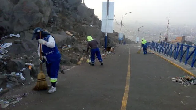 Cerro San Cristóbal cubierto de basura tras peregrinación por Semana Santa [VIDEO]