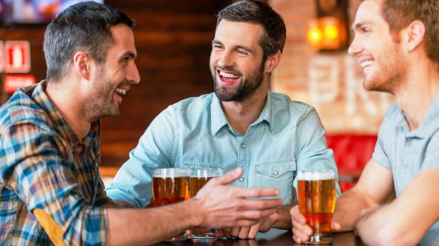 El Día de la cerveza promueve la reunión entre amigos y familiares. (Foto: Difusión)