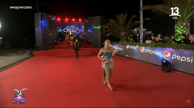 Milena Warthon desfila en la alfombra roja del Festival de Viña del Mar. Foto: T13   