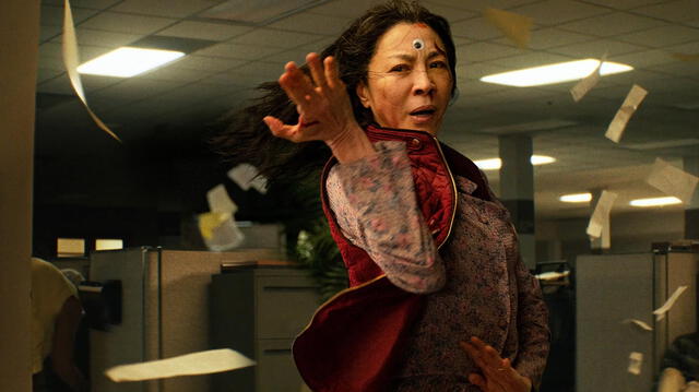 Michelle Yeoh como Evelyn Wang en "Todo en todas partes al mismo tiempo". Foto: A24<br><br>   