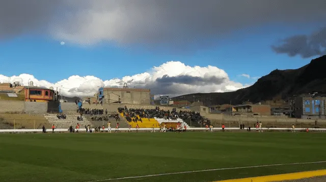 El estadio Municipal de Ananea cuenta con una capacidad de 500 espectadores. Foto: FC Deportivo Ananea/Facebook   