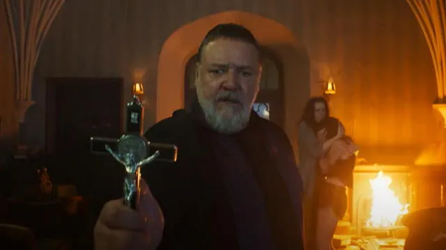  Russell Crowe interpreta al Padre Amorth en "El exorcista del Papa". Foto: composición LR/Sony Pictures   