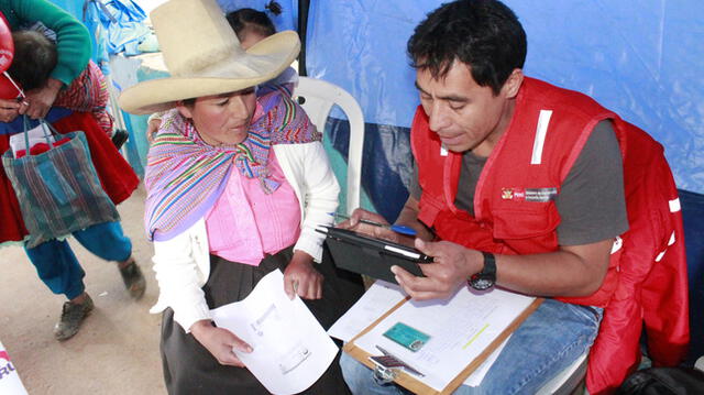 El programa busca que más personas accedan a servicios de salud y escolaridad. Foto: difusión   