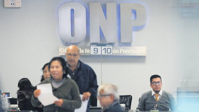 La propuesta de la Comisión de Trabajo busca que aquellas personas que ganen 5 sueldos mínimos a más, aporten un porcentaje de su salario. Foto: ONP   