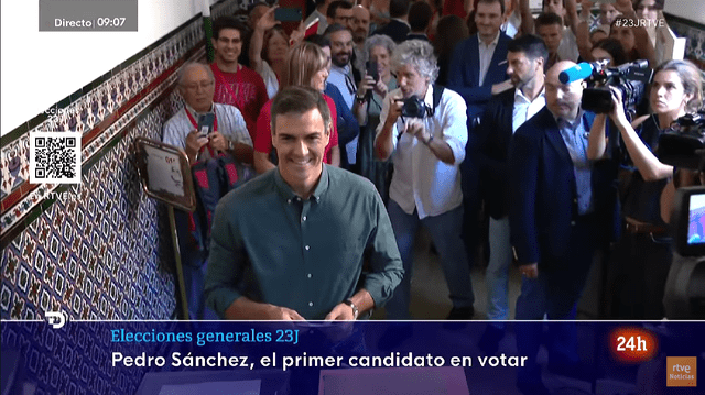  Presidente Pedro Sánchez es el primero en votar en los colegios electorales. Foto: difusión   