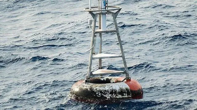  La boya que estaría en el centro del planeta Tierra. Foto: El Confidencial<br>    