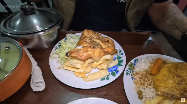  El pollo frito de 'el huarique de los taxistas'. Foto: Wariqueando/YouTube   
