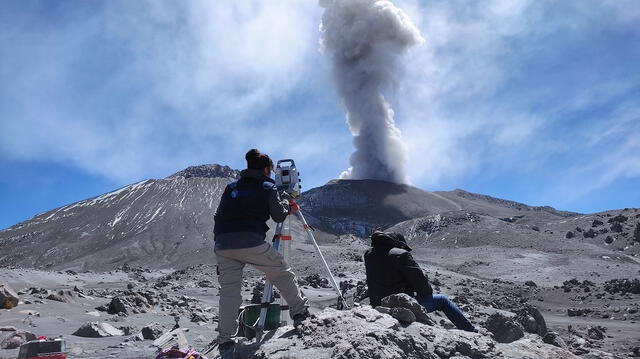 Los estudiosos de los volcanes necesitaban mejor equipamiento para su labor. Foto: IGP/Ref.   