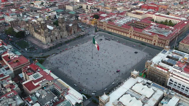  La plaza Zócalo, se encuentra en la lista de las 10 plazas más hermosas del mundo. Foto: ArchDaly.   