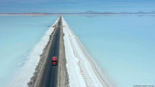 Bolivia cuenta con aproximadamente 21 millones de toneladas de litio. Foto: AFP   