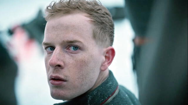 El actor noruego de 22 años, Carl Martín Eggesbo es el protagonista de 'Narvik'. Foto: Netflix.  