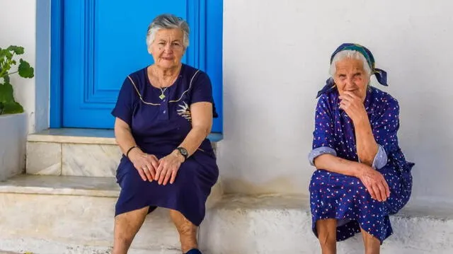 La isla Icaria le brinda a sus habitantes una vida tranquila, con buenos lugares de esparcimiento y variada gastronomía. Foto: Greek Herald   