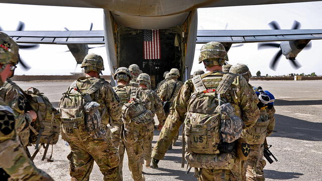 Soldados de Estados Unidos transportándose para una misión. Foto: Marina EE. UU.   