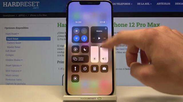  El iPhone destaca por su diseño, rendimiento y funcionalidades, por lo que es uno de los teléfonos más populares del mundo. Foto: HardReset_info Español   