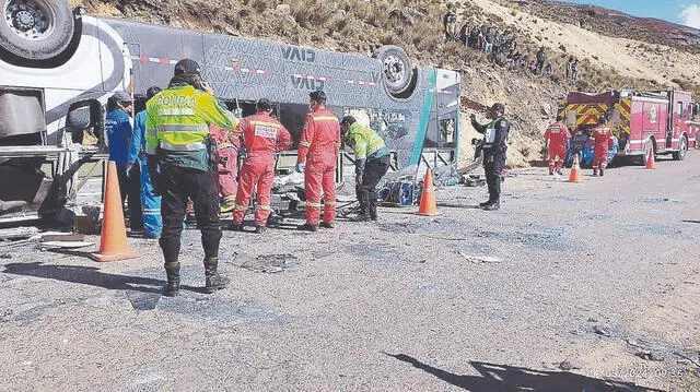  Rescate. En el vehículo viajaban 34 pasajeros desde Lima. Foto: difusión   