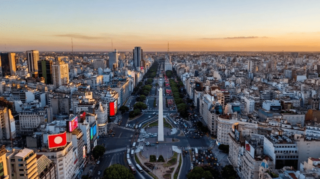 Buenos Aires es conocida por sus apasionados aficionados, y los numerosos estadios de la ciudad les proporcionan un lugar para reunirse y celebrar a sus equipos. Foto: iStock   