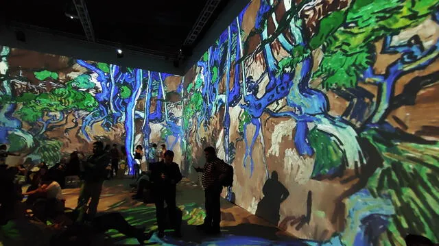 Van Gogh: The Immersive Experience está diseñada para público de diferentes edades. Foto: Mayorit Ortiz   