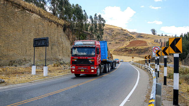  Camiones que superen las 3.5 toneladas no podrán circular en la Carretera Central durante festividades. Foto: MTC    